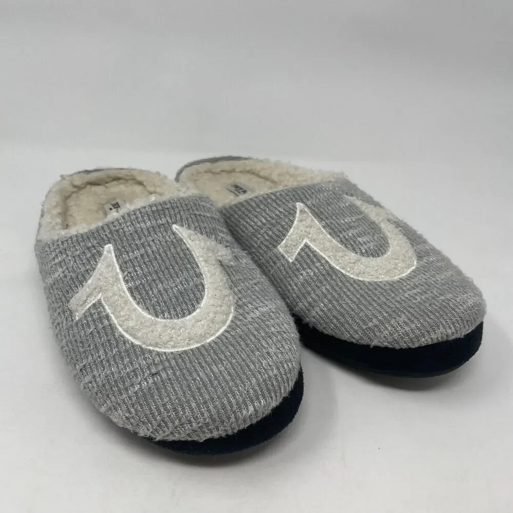 True Religion Men’s Gray Logo Slippers Size M (9-10)‎ Sherpa Lined Indoor Shoes